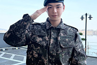 강다니엘, 기초군사훈련 수료…내년 8월 전역 예정
