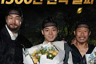 '왕과 사는 남자' 1500만 관객 돌파…미공개 사진 공개