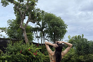 리사, 물구나무 서는 비키니 '월드 클래스' 건강미