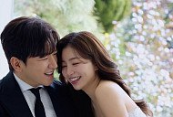 이민우, 와이프 아이미와 결혼식…신혜성 제외 신화 멤버 총출동