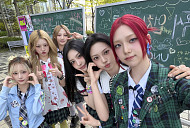 언차일드, 상암동 '교실' 전시 퍼포먼스…이색 데뷔 행보