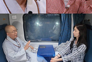 ‘스님과 손님’ 이주빈, 인도 기차서 법륜스님과 즉문즉설…‘마하보디 사원’ 입성