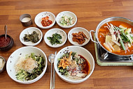 '동네한바퀴' 이만기, 울릉도 물회·산채정식 힐링