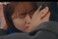 [종합] '최애의 사원' 김혜준·강훈, 위기 속 쌍방 고백→입맞춤 엔딩…9화 연우 등장 예고