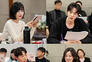 ‘유일무이 로맨스’ 박수영·김현진·신현수·강나언, 설렘 가득 대본리딩