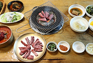 ‘동네한바퀴’ 영천 한우숯불단지→영천한의마을 방문
