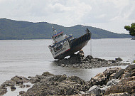 [포토]바위에 걸린 강화 여객선 화개7호 