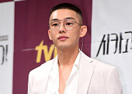 [BZ포토] 유아인, 반삭도 완벽 소화