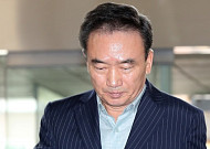 '여직원 성추행' 호식이치킨 최호식 前 회장 불구속 기소