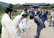 文 대통령, 안동 하회마을 찾아…TK지역 첫 방문