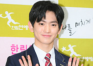 [BZ포토] '프듀2' 출신 이의웅, 한림예고 졸업식 MC