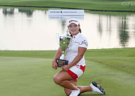 “이글 잡은 뒤 엄마에게 힘들다고 울던 일 생각나”...연장전에서 3년만에 우승한 장하나