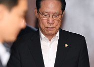 ‘허위서명 강요’ 의혹 송영무 전 국방부 장관, 공수처 조사서 혐의 부인