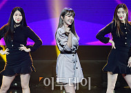 [포토] 이투데이 신춘음악회, 홍진영의 매력에 '풍덩'