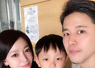 김소현, 훌쩍 자란 아들 지안+8살 연하 남편…훈훈한 가족사진 ‘눈길’