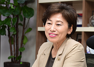 [국회를 이끄는 여성 리더⑧] 호주제 폐지·남윤인순·공동육아…'58년생 남인순'