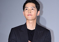 '아스달 연대기 촬영 종료' 송중기, 홀가분한 마음으로 주진모♥민혜연 결혼식 참석