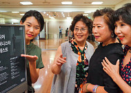 "60세부터 도전하세요"...현대백화점, '시니어 모델' 공개 오디션