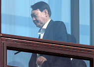 ‘윤석열 거취’ 거론한 여권…통합당 “제왕적 발상” 발끈