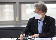 권칠승 중기부 장관 “소상공인은 경제 근간 이루는 경제주체...소통 최우선”