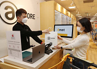 “온라인으로 아이폰 사고 대형마트서 수령” 이마트·SSG닷컴, ‘애플 옴니 서비스’ 시작