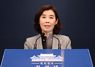 [종합] 문재인 대통령, '비난전단' 고소 취하하자…국민의힘 "울며 겨자 먹기"