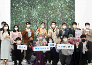 한진, 택배기사 모자전 '우리 생애의 첫봄' 열어