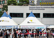 '개인 간 접촉·델타 변이' 코로나19 4차 유행 촉발