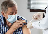 “많이 맞으면 항체 더 생길까봐”...백신 4번 맞은 일본 노인