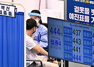 코로나19 백신 잇단 오접종에 방역당국 "유효기간 전수 점검"