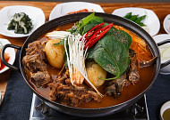 '생방송 투데이' 오늘방송맛집- 맛있GO 싸다GO, 듣도 보도 못한 감자탕 무한리필, 1만1900원 '대○○'…대박 비결은?