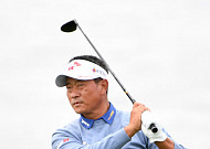 '탱크' 최경주, 한국인 첫 PGA 챔피언스투어 우승