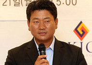 50+시니어 <b>최경주</b>, 골프 역사 새로 써…한국인 최초 PGA 챔피언스 우승