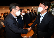 안철수도 김동연도 캠프 구성하며 제3지대에서 시동…지지율은 '아직'