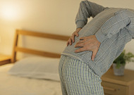 ‘척추압박골절’  위험 줄이는  <b>안전</b> 습관 3가지