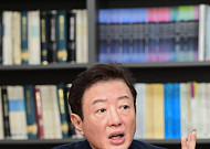 [신년인터뷰] 김난도 교수 "코로나가 기름부은 나노사회 블루...공동체 복원해야"