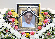 예술계부터 정치권까지…이외수 별세에 이어진 추모 물결