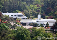 우상호 “김건희, 외교부 공관서 ‘관저 보게 나가라’ 발언”…인수위 “허위사실”