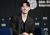 이제훈, ‘결혼설’에 “법적 대응 예정”