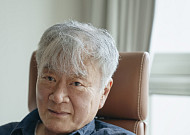 [인터뷰] 소설가 김훈 “억누름으로써 더 깊은 표현의 세계로 나아가고 싶다”