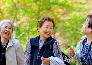 日 <b>중장년</b> 여성, 나이 들수록 경제 만족도 높아