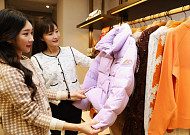 롯데백화점, 해외 명품 패션 겨울 상품 “최대 50% 할인”