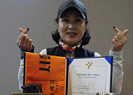 서울둘레길 6만번째 완주자 "불면증 사라지고 뱃살 줄었어요"