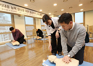 [안전경영] 이마트, “심폐소생술 교육하고 AED 배치”