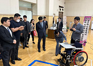 휴림로봇, AI 자율주행 휠체어 성능 공개…오 식약처장 "정책적 지원 확대할 것"