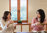 김건희·유코 여사, 진관사 수륙재 관람 친교…“양국 화합의 길 나아가길”