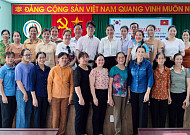 한국거래소, 베트남 장애인 빈곤가정에 암소 구매자금 전달