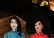 베트남 아오자이 입은 김건희 여사…"돈독한 우정의 상징"