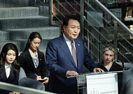 “오늘은 좀 마시자?” 尹 건배사는 거짓…국민의힘, 유튜버 고발