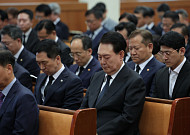 尹, 이태원 참사 1년 추도예배 참석…"살면서 가장 큰 슬픔" [종합]